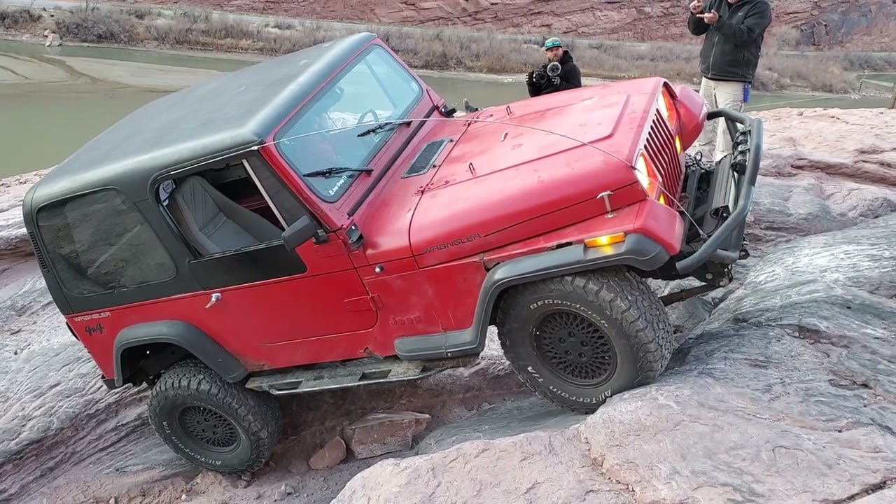 Supercharged YJ on 31's Slams The Devils Crack On Moab Rim