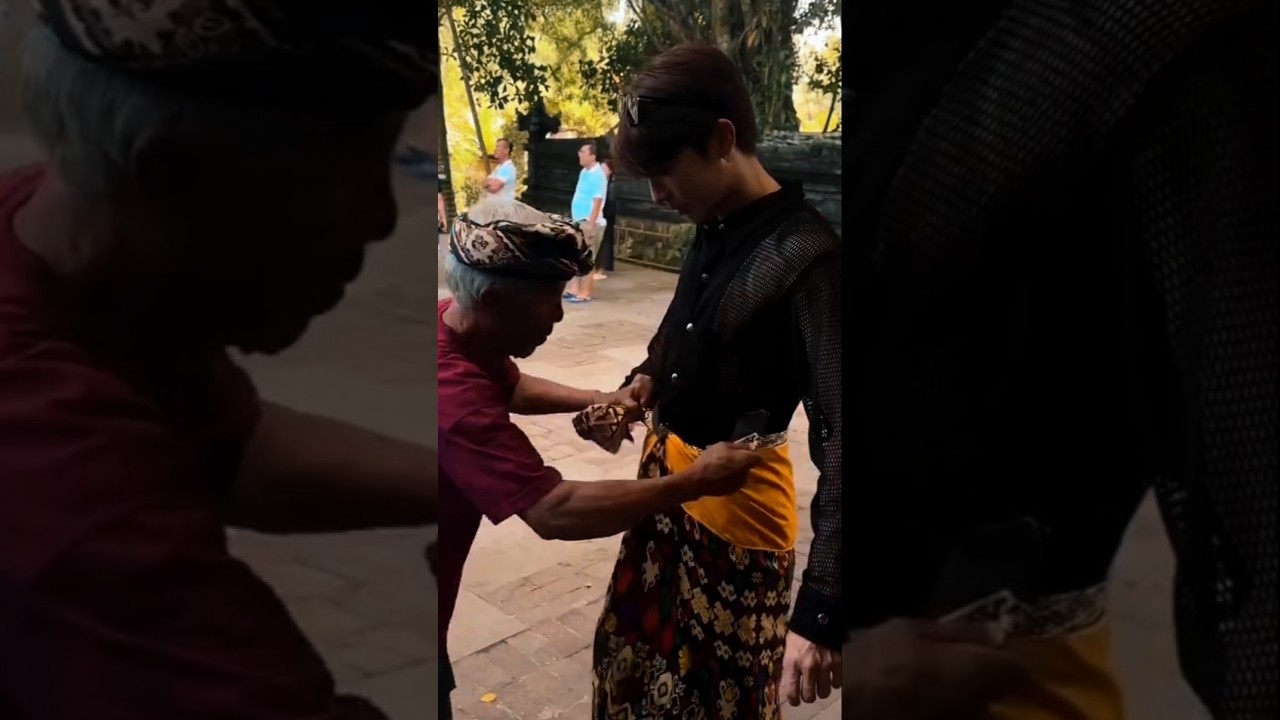 gantengnya pakai kain songket bali indonesia #mewsuppasit #bl #topmew #mewtul #tulpakorn