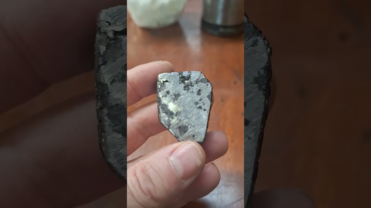 Gerdekkaya Göktaşı Parçasına Zımpara ve Parlatma işlemi...