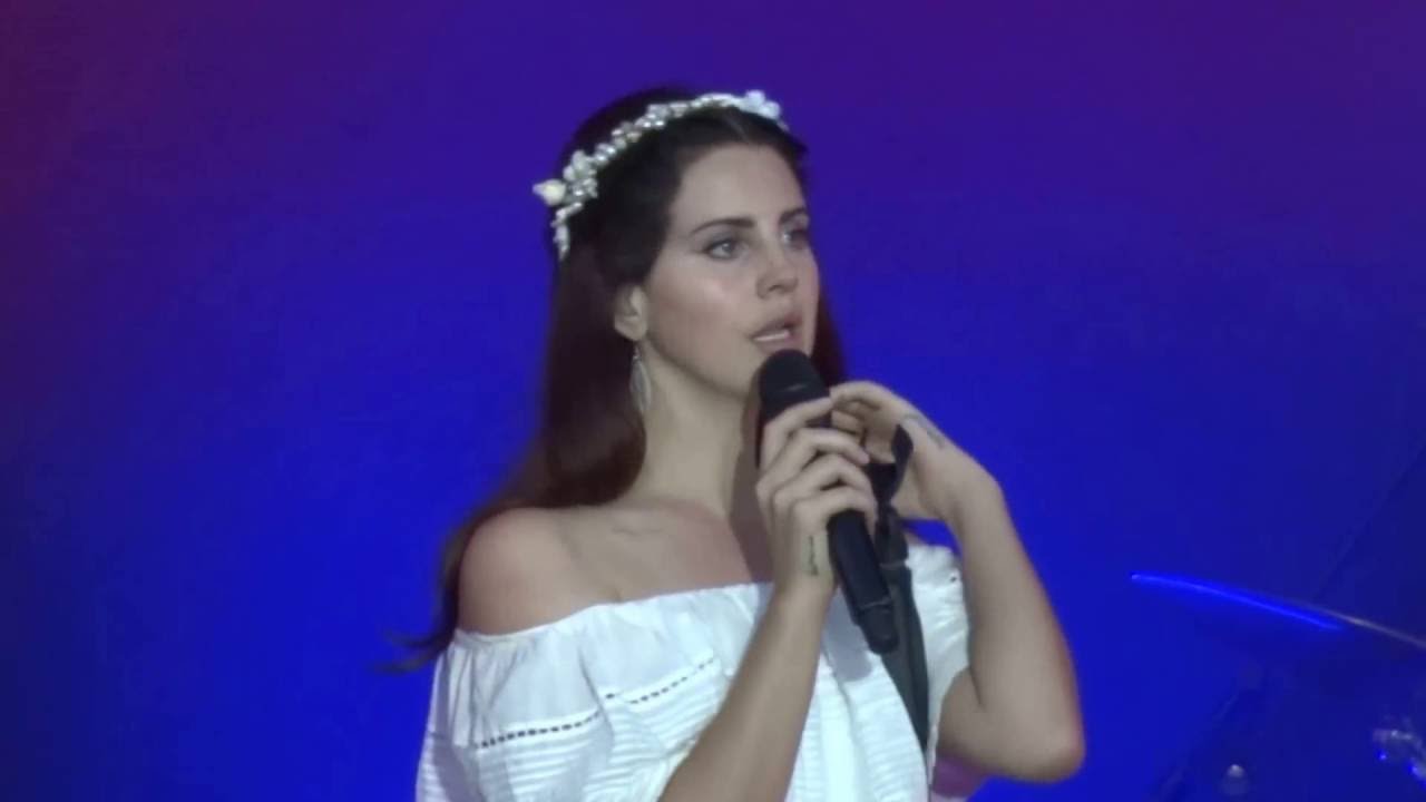 Lana Del Rey - Summertime Sadness - Vieilles Charrues 2016 - 17 juillet 2016