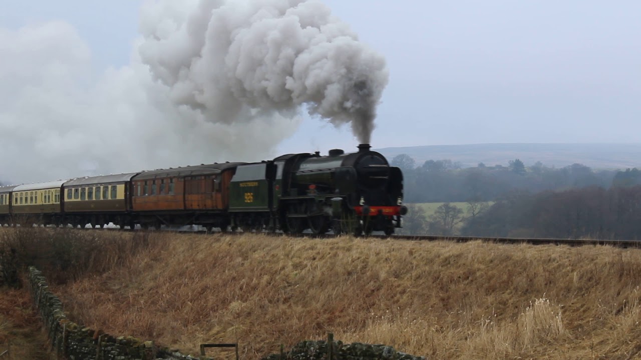 North Yorkshire Moors Railway - V Class 926 'Repton' Passes Moorgates