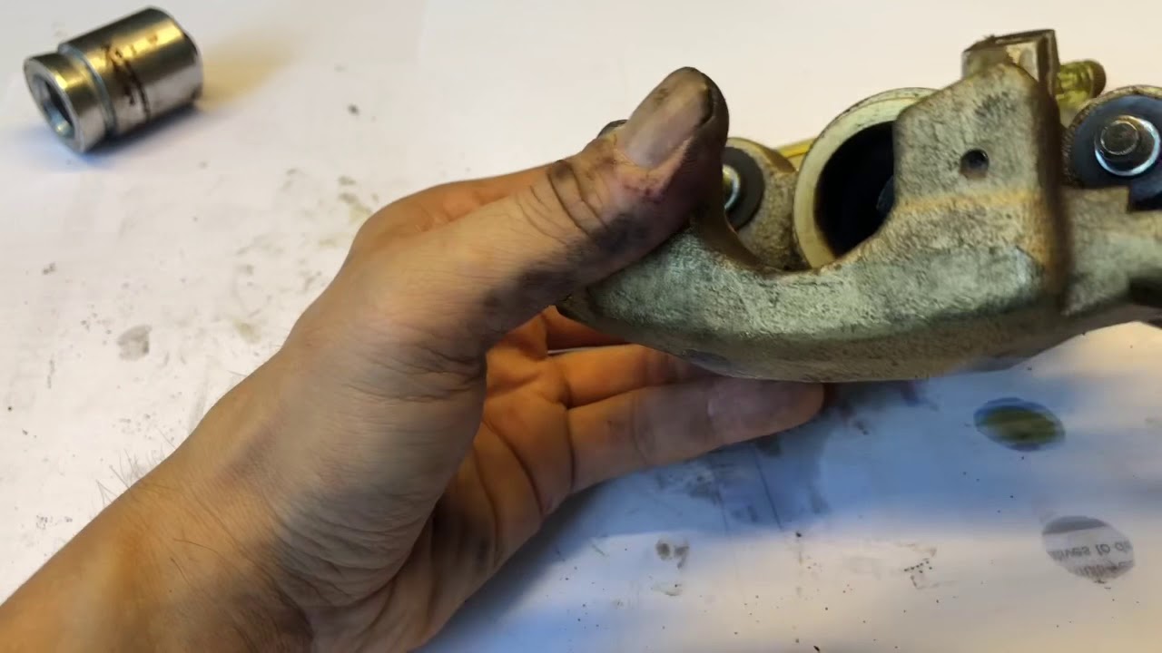 Saab 900 Rear Brake Caliper Disassembly