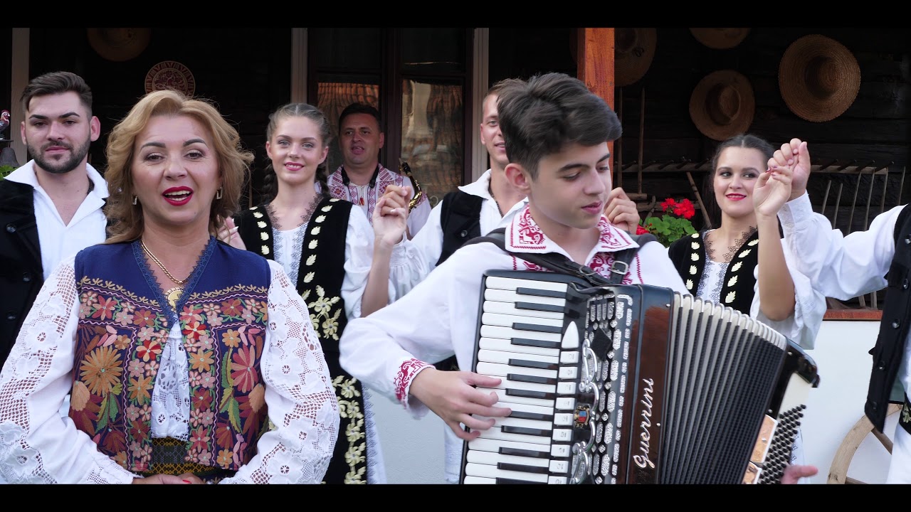 Camelia Ceocu - Brau -viata simpla intr-un sat din Valea Carasului Forotic