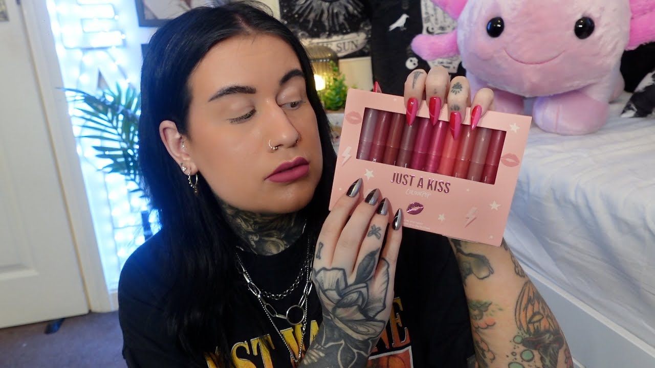 ASMR | Makeup Haul | Tapping, Crinkles, Scratching | Soft Spoken