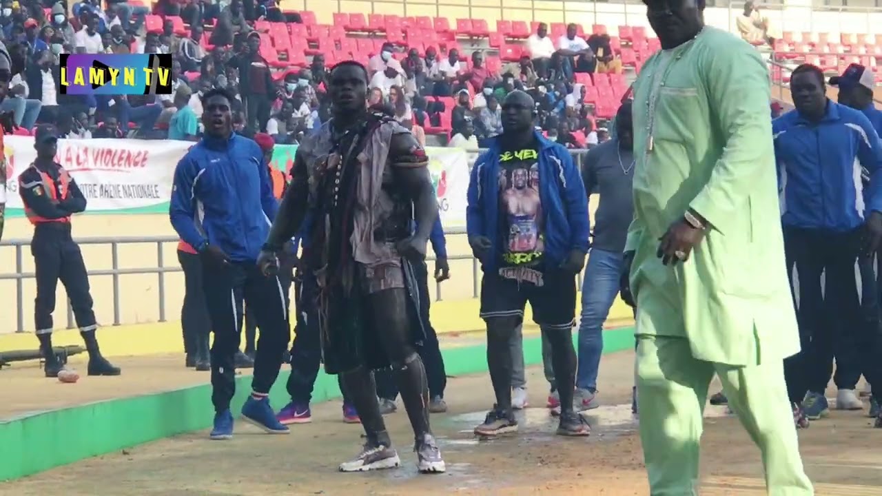 TOUSSE REUG REUG avec MOMO NGOM, MBAYANG LOUM, BAYE MANDIONE, ISSA POUYE, KHADIM NDIAYE..