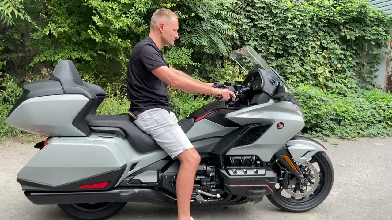 Огляд мотоцикла Honda Gold Wing 1800 new