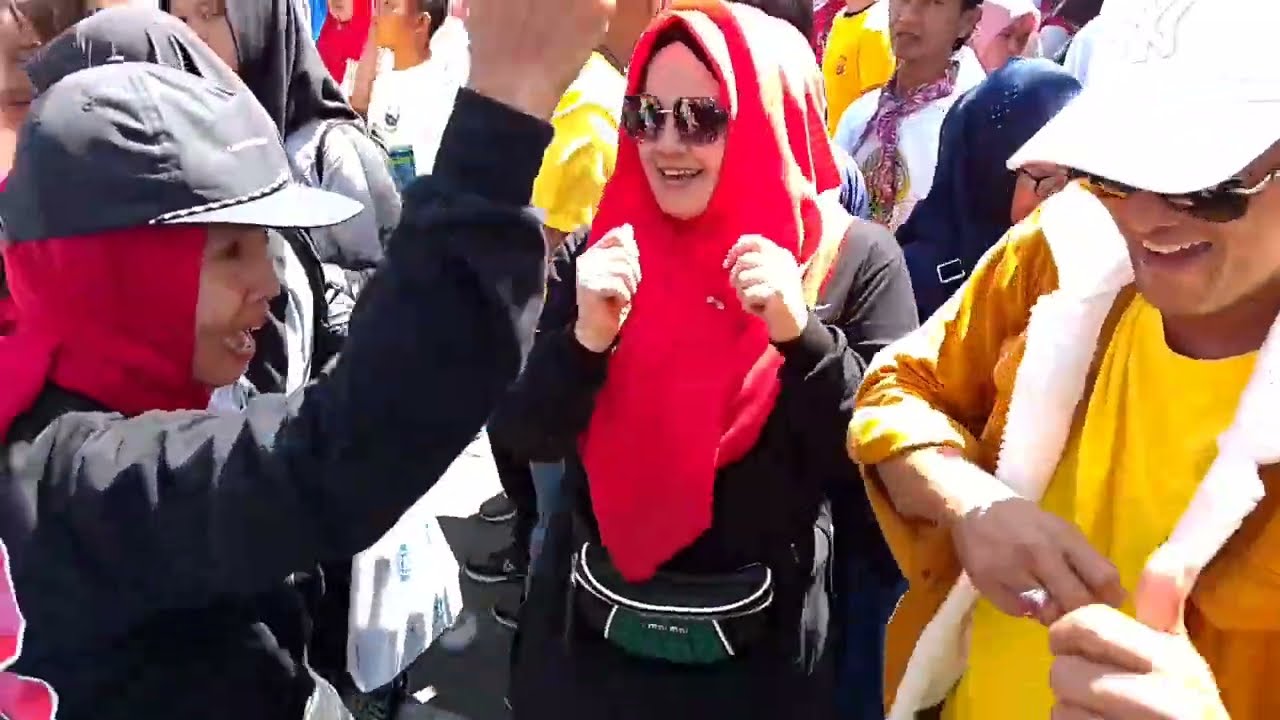yo kita jogedin....serrr serrr ahhh