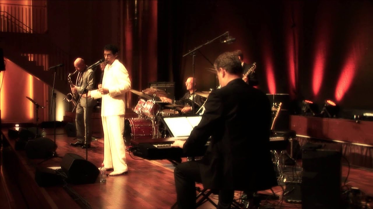 Easy - The Voyagers feat. Stevie Woods