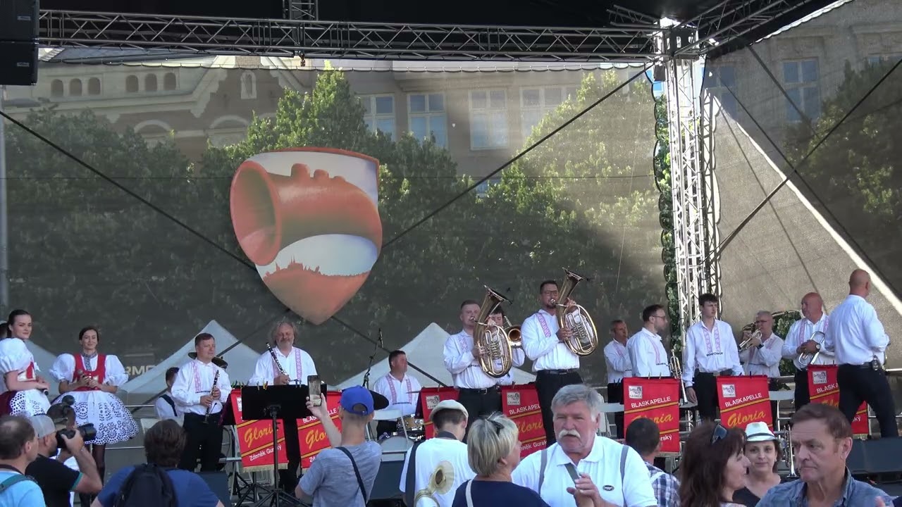 Gloria 2025