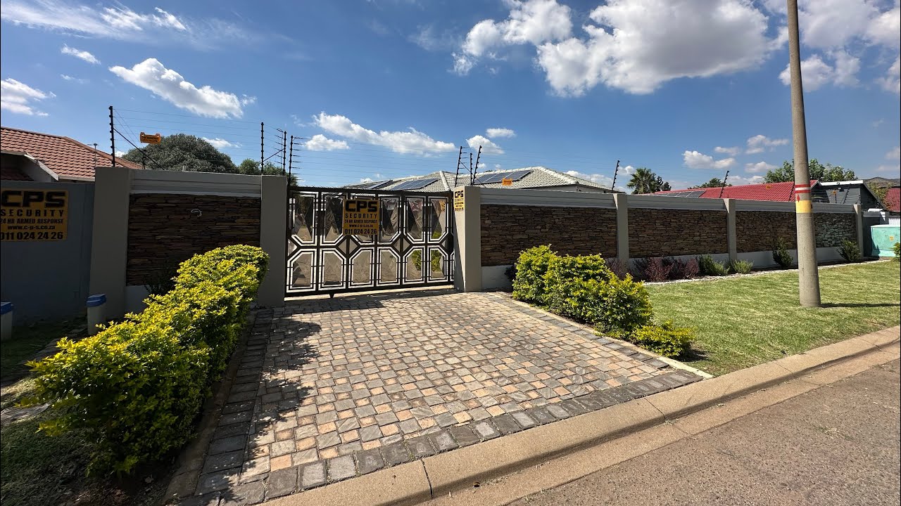 4 bedroom house for sale in Mayberry Park