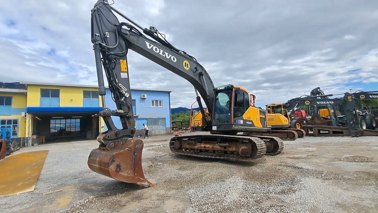 Volvo EC220E tracked excavator Balavto
