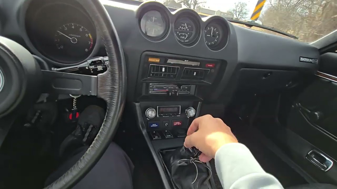 1977 Datsun 280z - driving