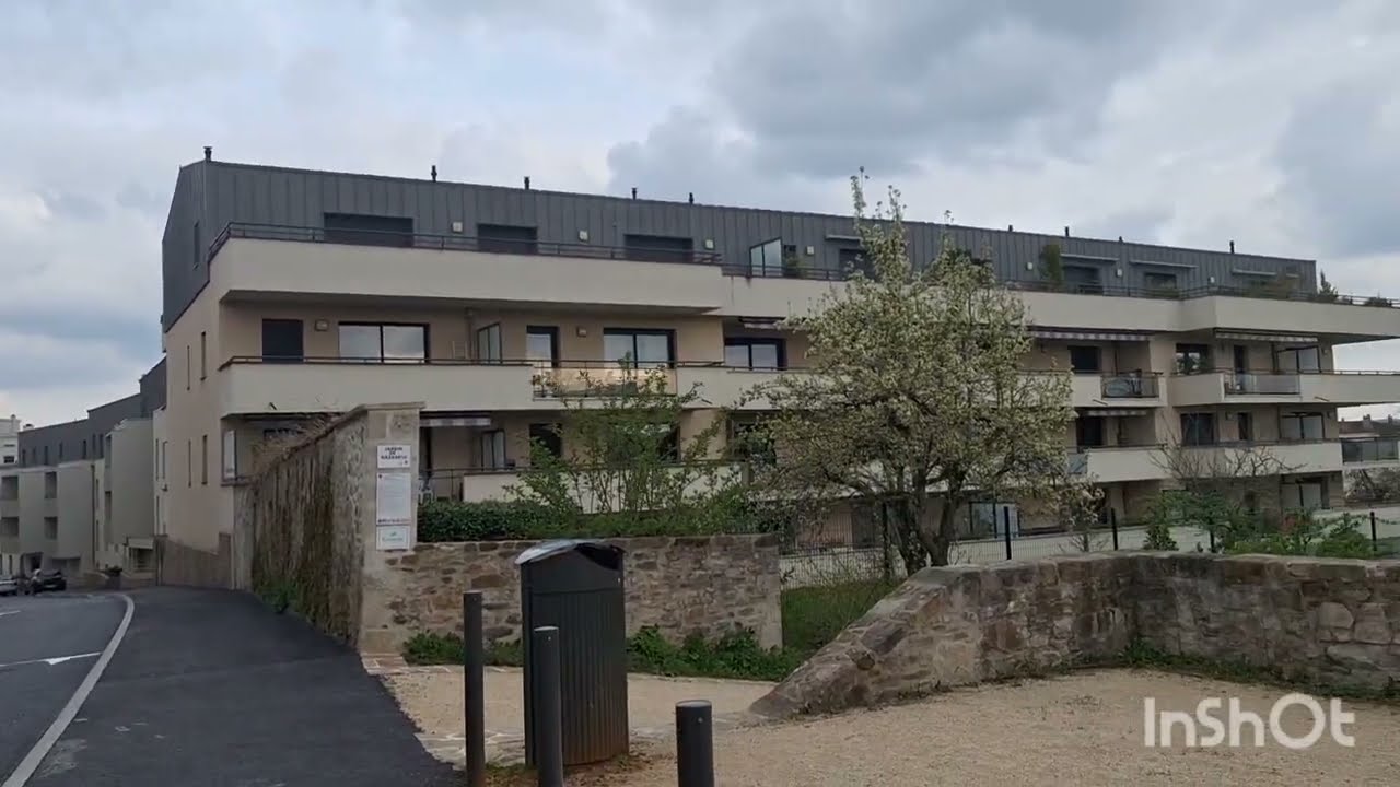 LIMOGES : FRANCE 🇨🇵 Mars 2025 visite de la ville quartier tranquille.