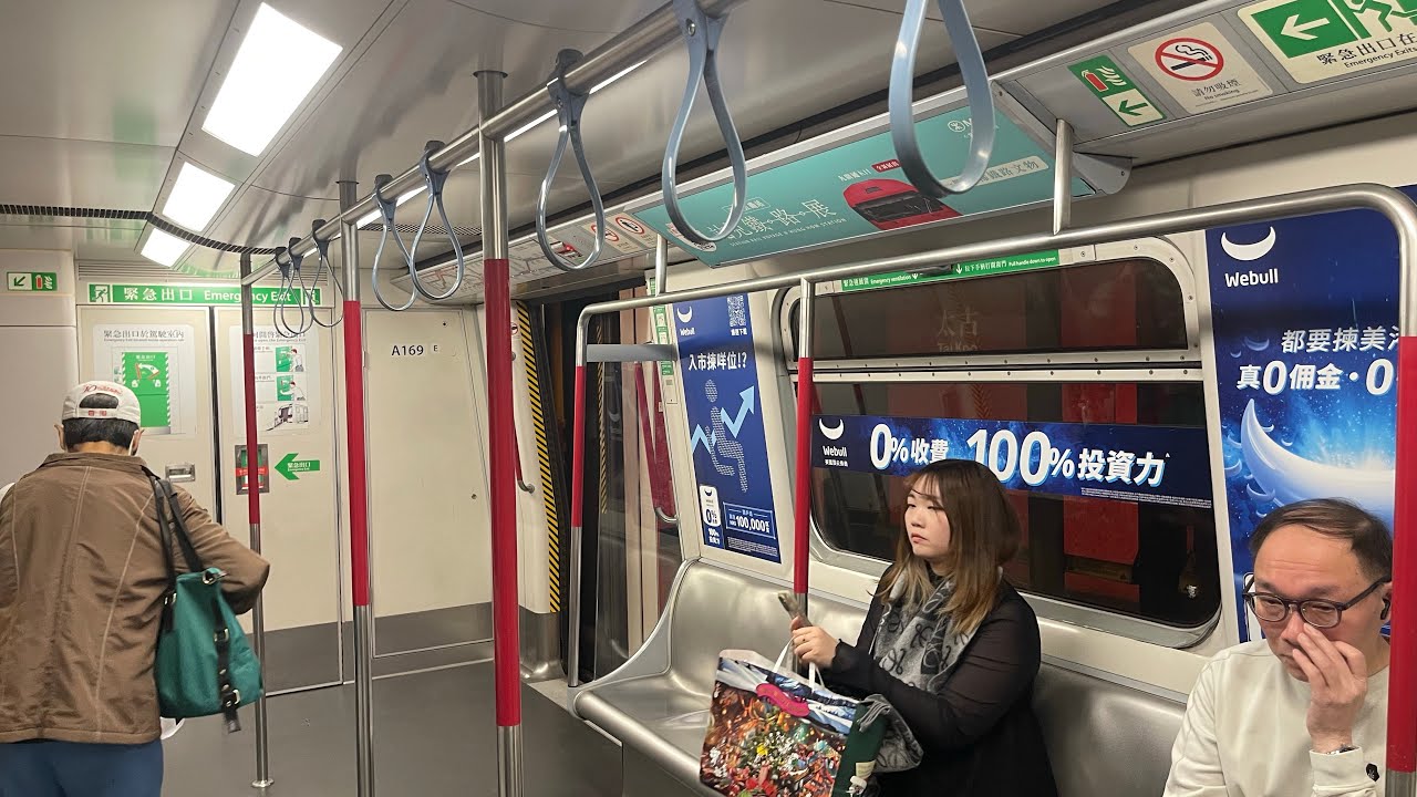 (Blue handrail and full gen 1 on ISL) A169/A164 TWL train on ISL Heng Fa chuen-Sai Wan Ho