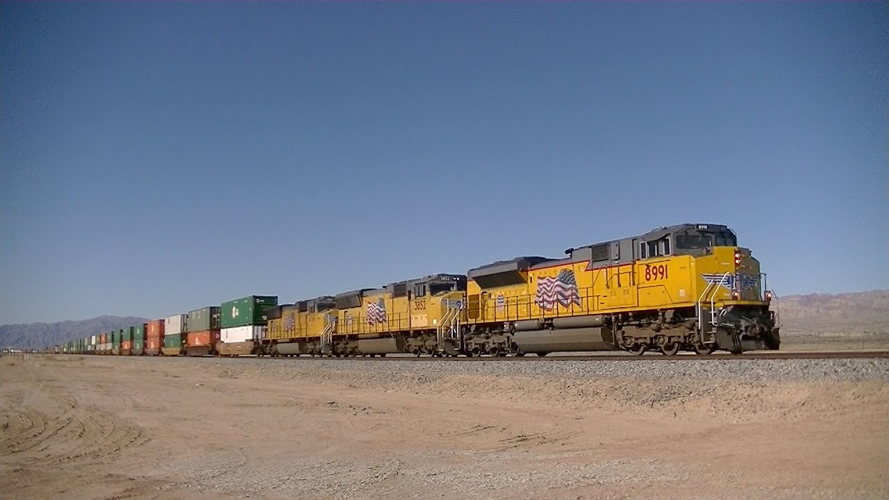 UP Yuma Sub- Hot Z Trains, Arrow Wedge, Jingle Bells, 70 MPH action!