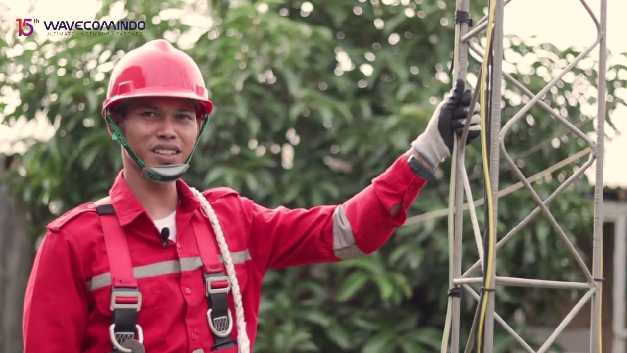 Tutorial Memanjat Tower Triangle - PT Wave Communication Indonesia