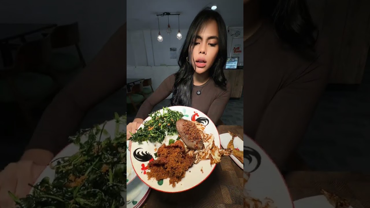 Makan di warung uya kuya