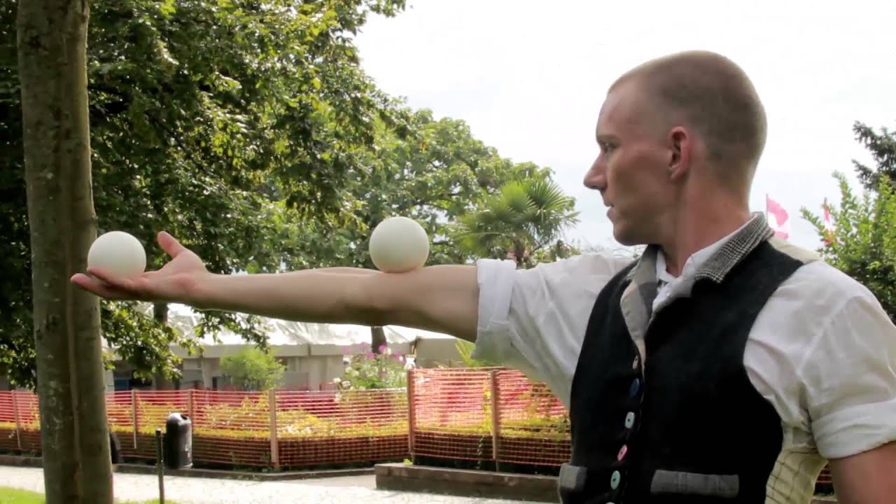 Kaspar Gross Contemporary Juggling Street Show