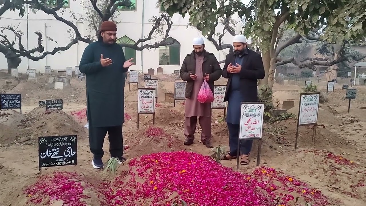 مرشد کریم دامت برکاتہم العالیہ کی حاجی محمد فاروق سے ملاقات اور ان کے والد صاحب کی قبر پر فاتحہ ۔