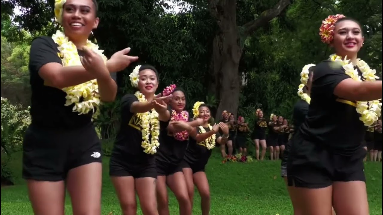 Wahine Hālau Nā Mamo Pu'uanahulu Ka Pilin