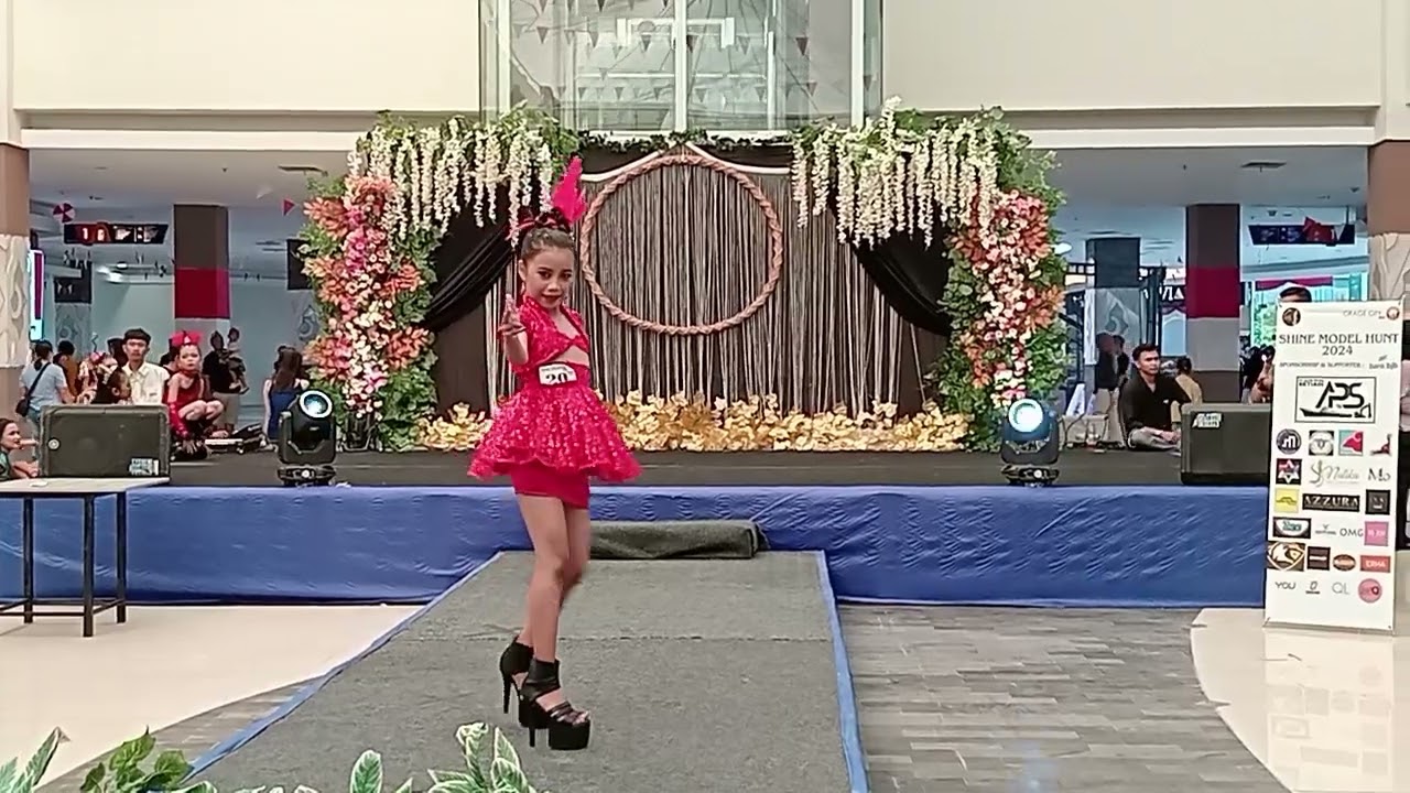 Mawar nur ayu Ningrum😘 gragecity #modeling #fashionshow #sorotan #pengikut #publik