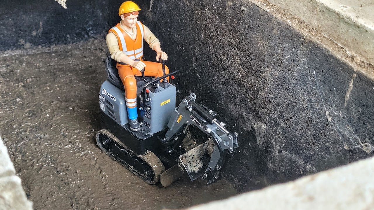 Clean out the manure pit in farm, RC micro excavator Jansen MB-500, Suction truck ErneFant.