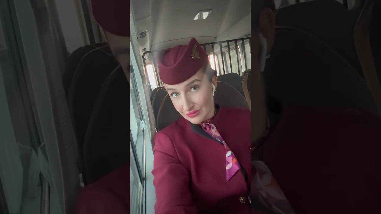 Letu&scaron;ka poč&iacute;t&aacute; směnu: Jakarta &rarr; Katar. Realita je &scaron;&iacute;len&aacute; 😵&zwj;💫✈️ #crewlife #travel #cabincrew