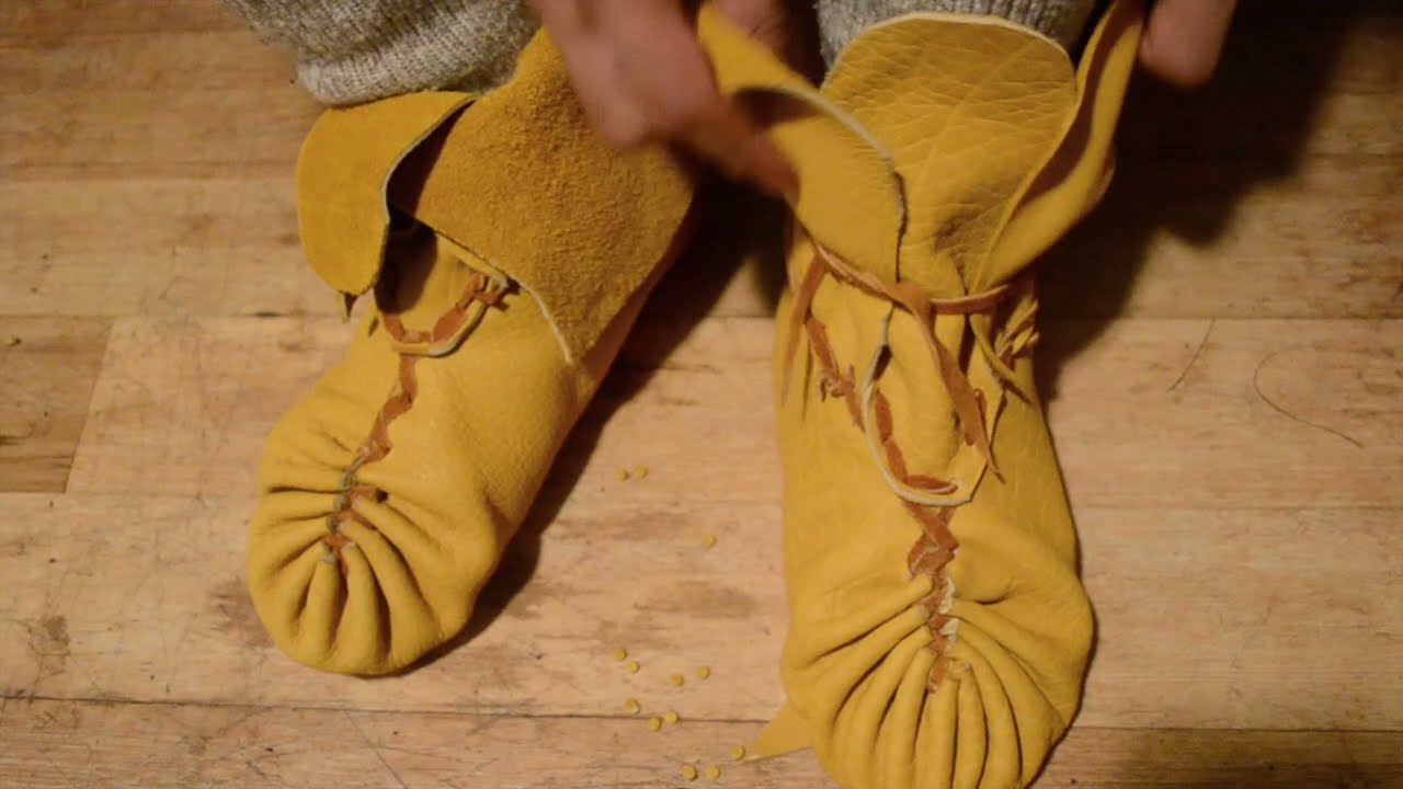 Making quick & easy pucker toe moccasins.