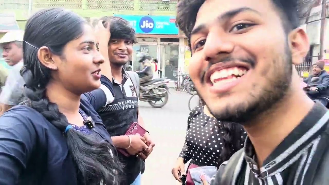 আজ বন্ধু দের সাথে খুব আনন্দ হয়েছে  