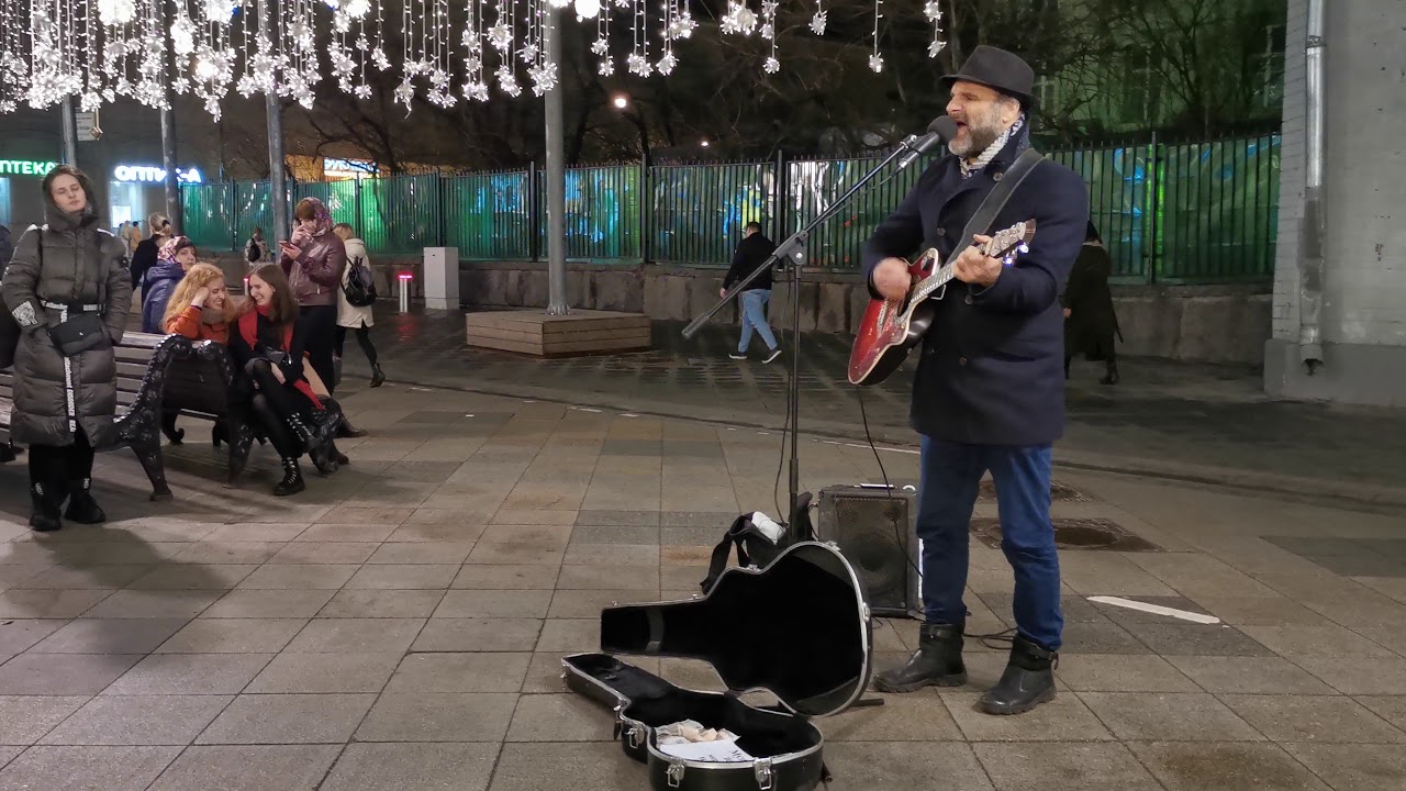 Knockin' On Heaven's Door (Bob Dylan). Ronen Calif. Street Musicians. Busker. Moscow 2020