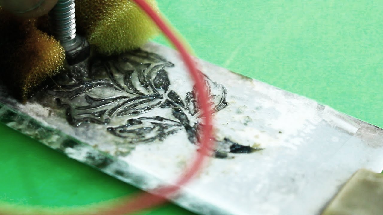 Como grabar metales en casa │ Experimento con electricidad