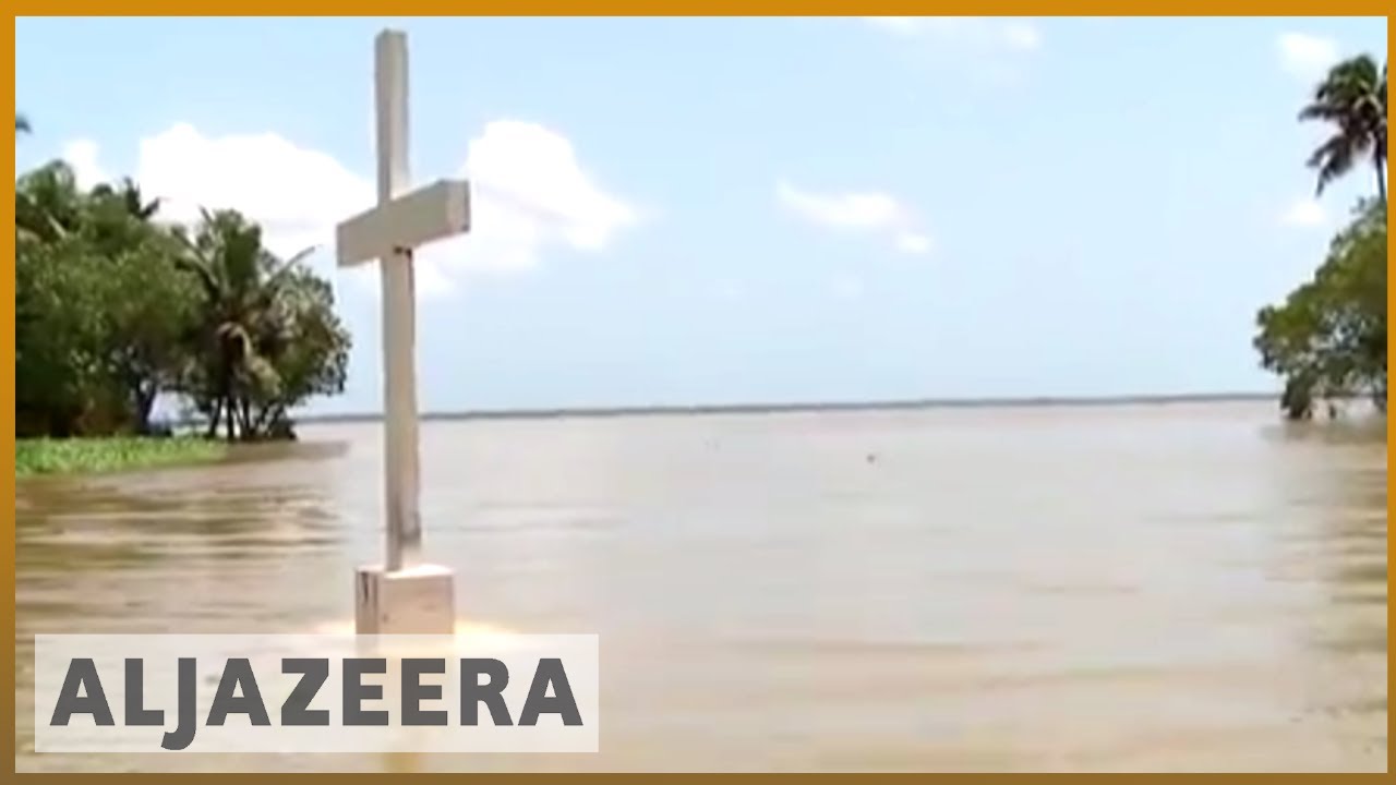 🇮🇳 Kerala floods 2018: Some evacuees return home despite risks as floods recede