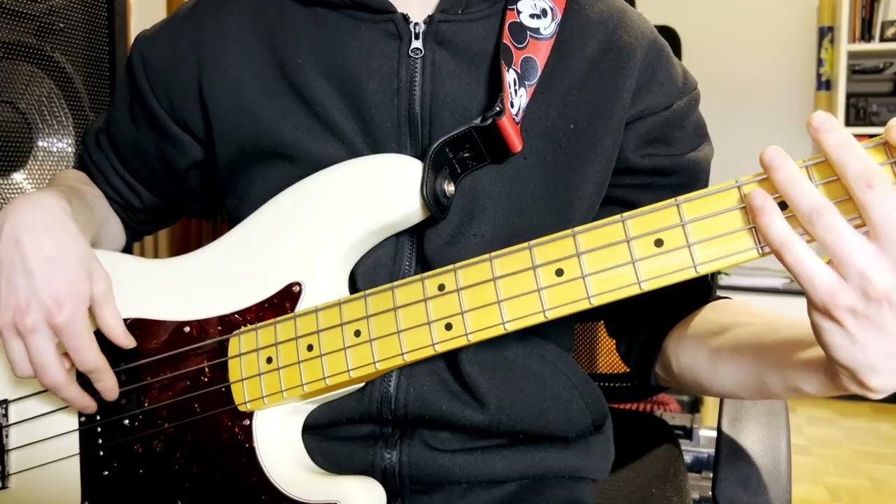 Robin Thicke - Blurred Lines ft. T.I., Pharrell Bass Cover