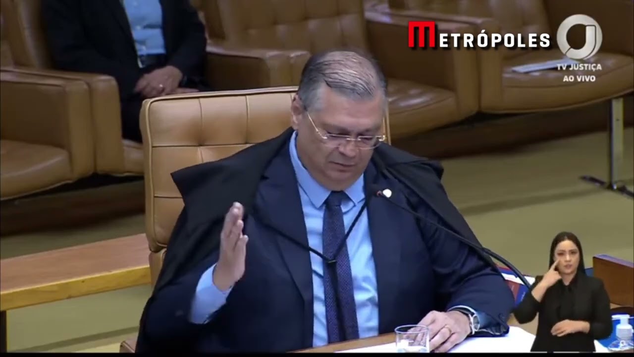 “Se querem tirar o passaporte do ministro Alexandre, comecem pela Meta”, diz Flávio Dino no STF