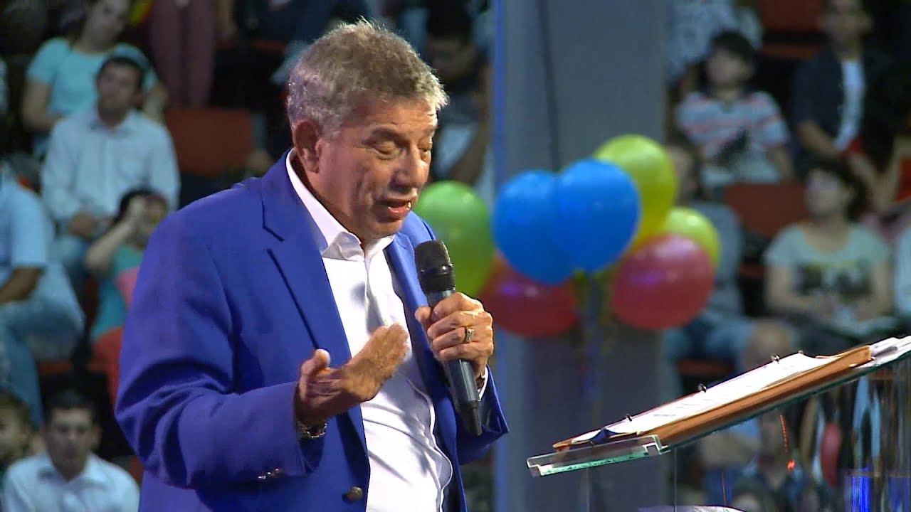 Nicky Cruz cuenta su impactante historia, el pandillero convertido en evangelista