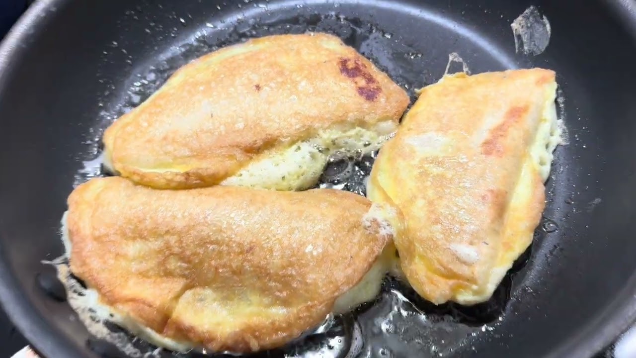 Quesadillas con salsa roja