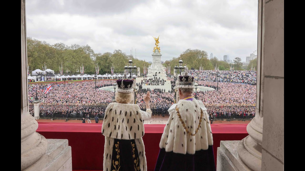 You can now visit Buckingham Palace's iconic balcony room