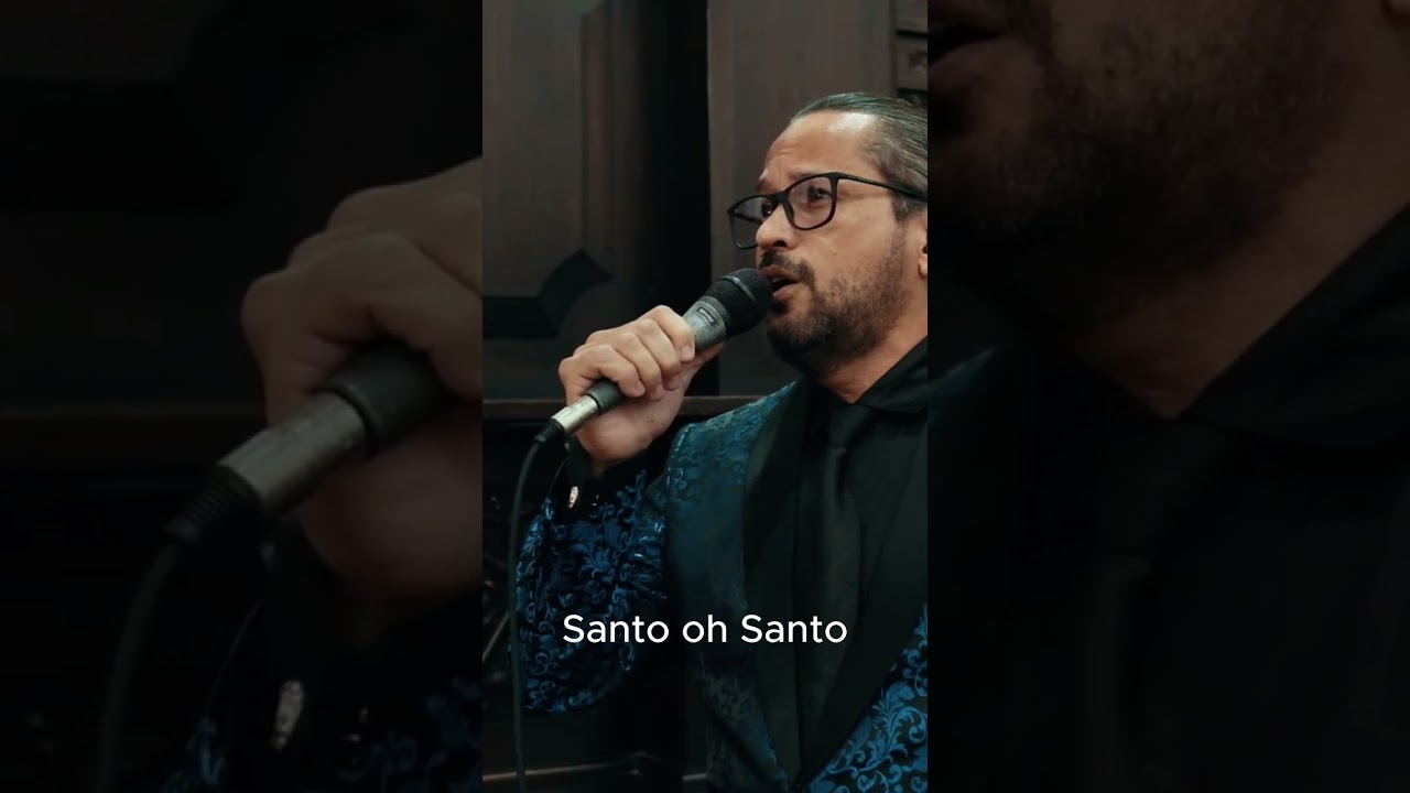 Mosaico para el momento de Santo en la ceremonia de boda