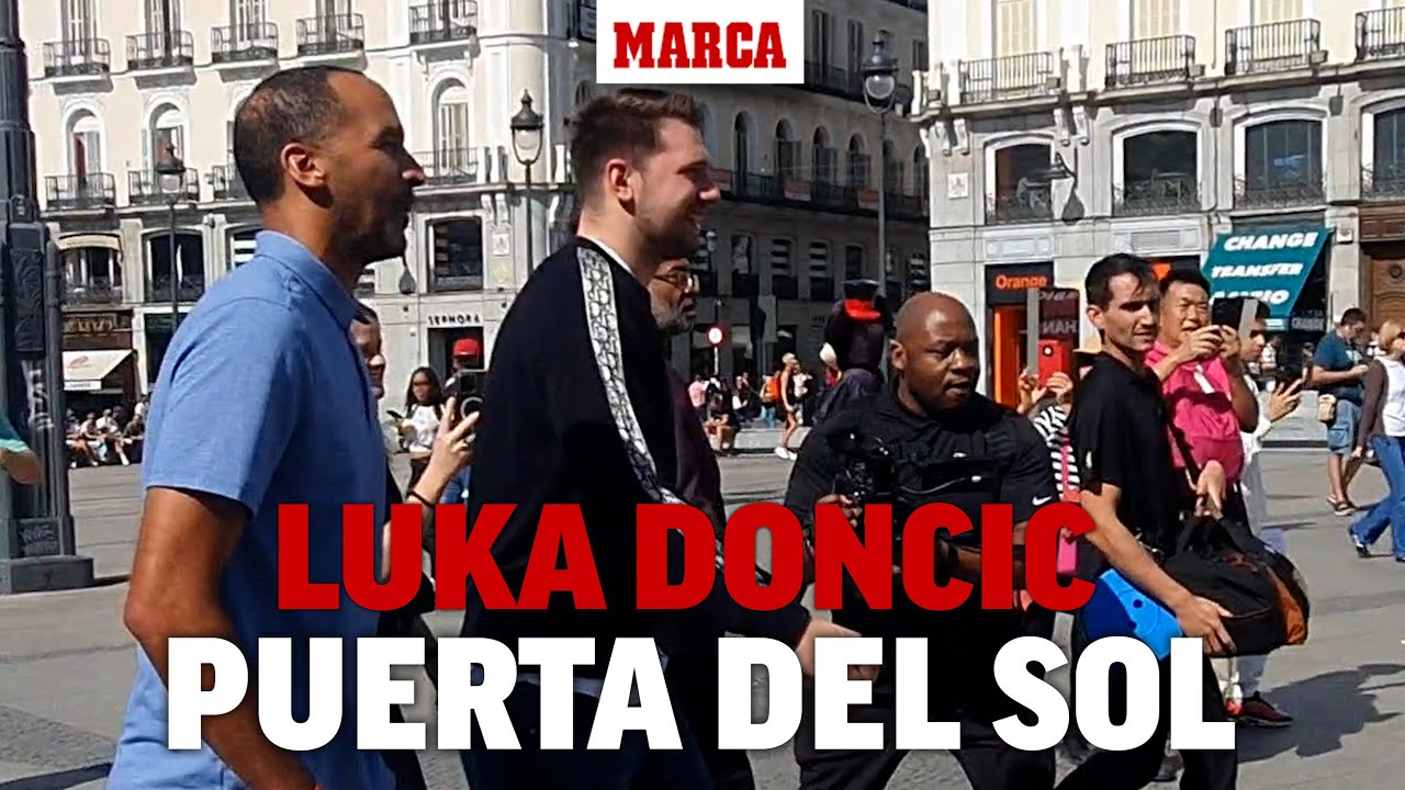 Luka Doncic, un 'madrileño' más caminando por la Puerta del Sol I MARCA