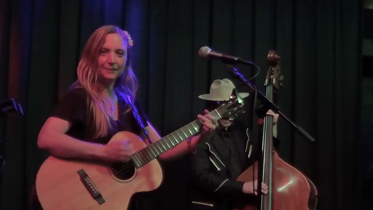 Eilen Jewell sings 