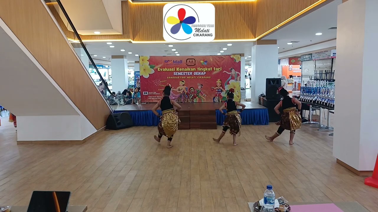 TARI SENGGOT GRACIA, DHENIA, & ADIBA II SANGGAR TARI MELATI CIKARANG