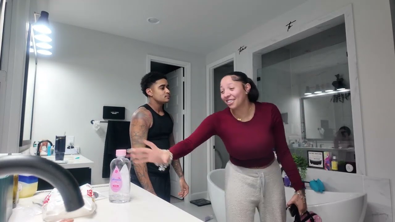 PACKING A 304 BAG IN THE MIDDLE OF THE NIGHT gone wrong VLOGMAS DAY 9