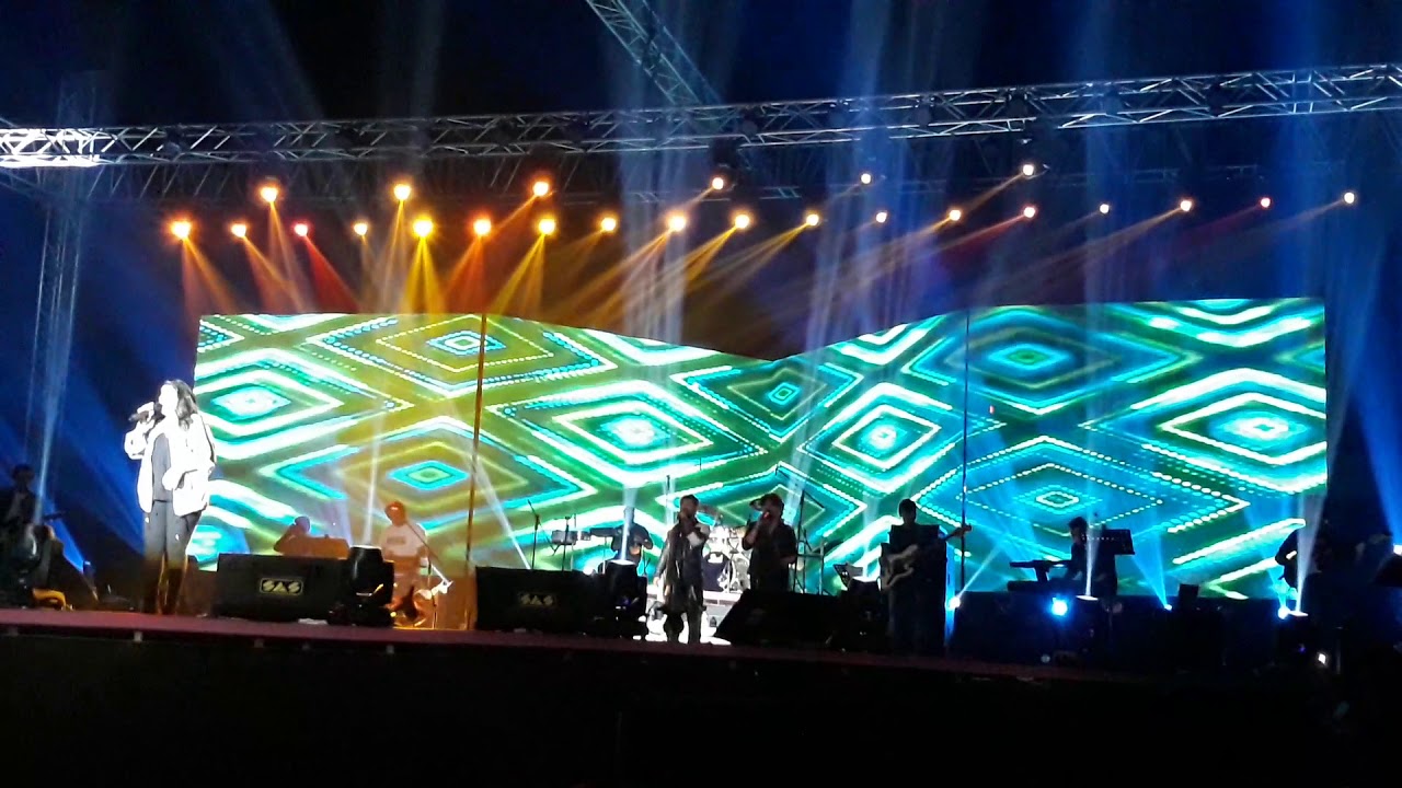 Pehla nasha by Sunidhi Chauhan- Live performance in Bangladesh