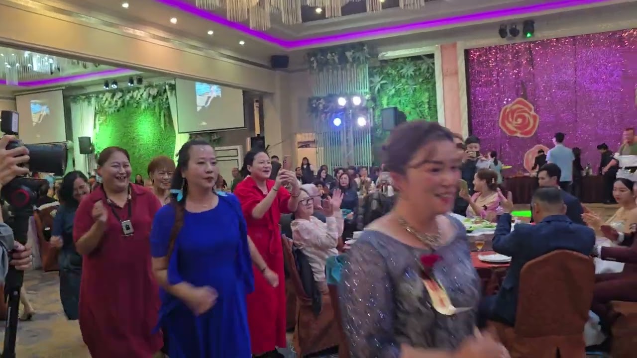 妹妹的大女兒（怡安）-姐妹們跳舞