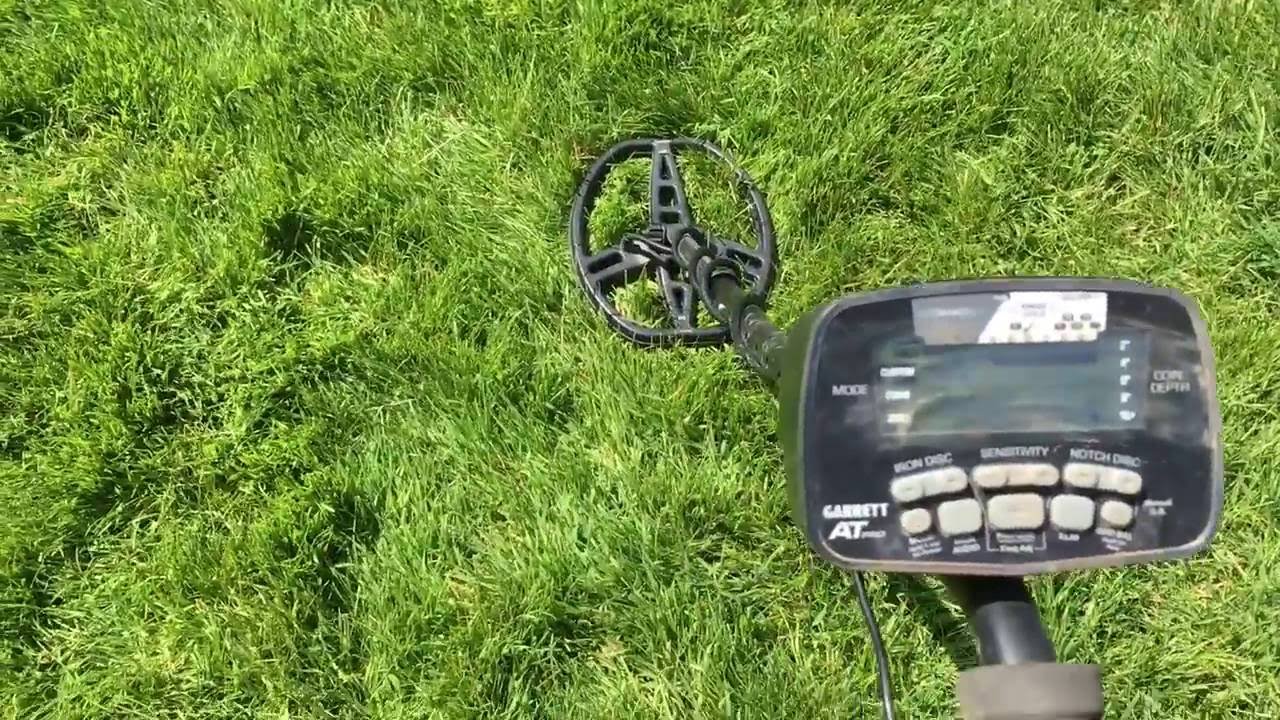 Metal detecting. 11.8 grams of 14k! Big gold ring live dig.