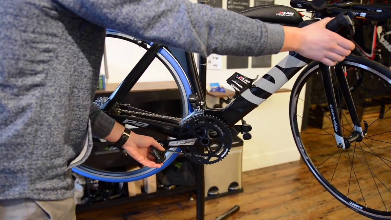 How to change a rear wheel with horizontal dropouts
