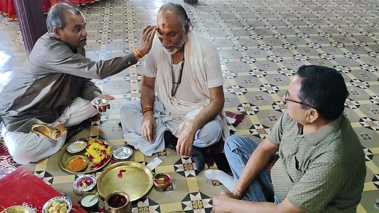 વડતાલધામ ગાદીવાળે મેડે સિંહાસન અને આચાર્ય ગાદી પૂજન કરતા પૂજ્ય આચાર્ય મહારાજશ્રી: તા.૭/૩/૨૦૨૬: