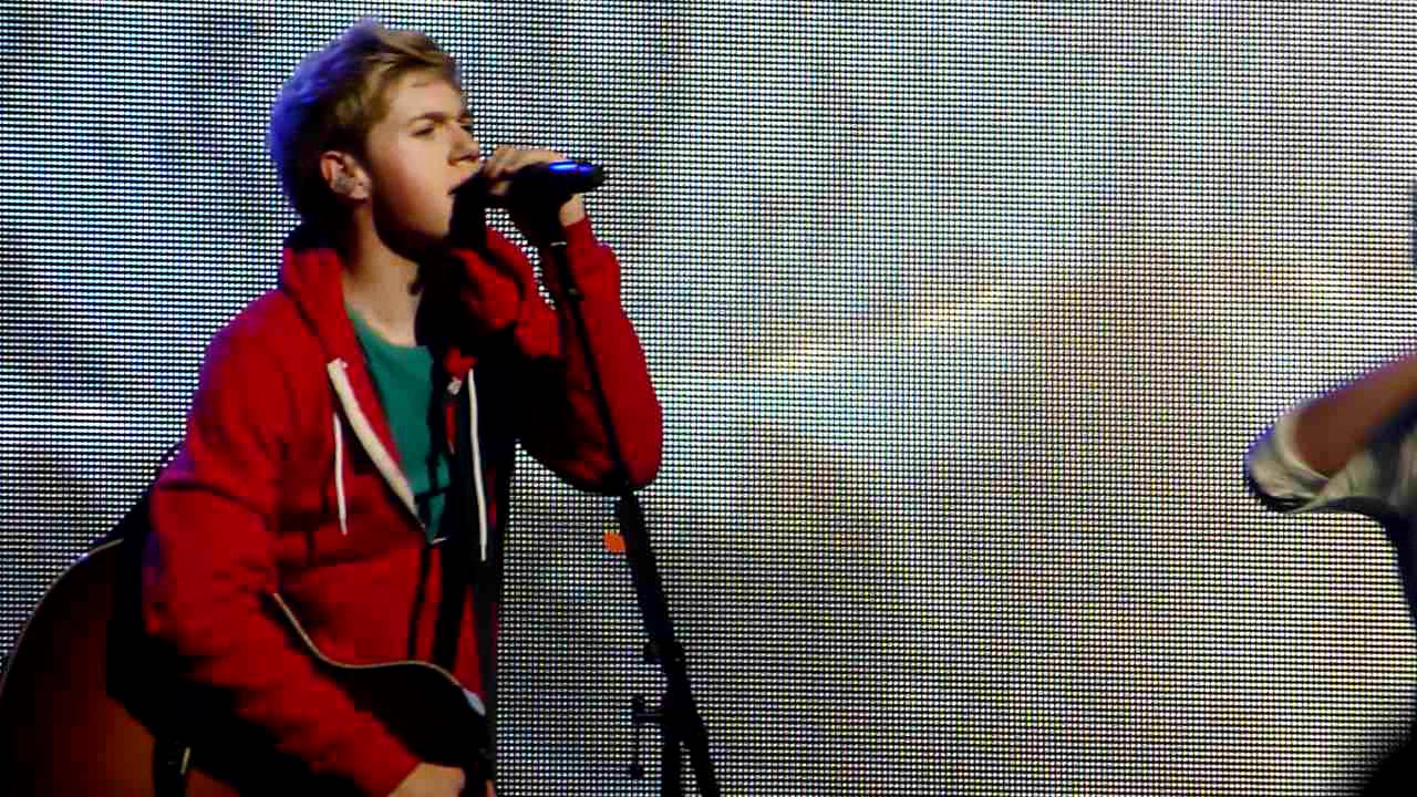 One Direction - Use Somebody Cover - Live NIA Birmingham 4th January 2012