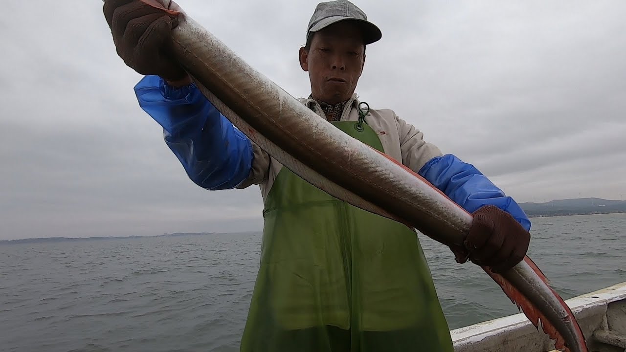 阿雄挑战全新海域捕鱼，为抓大货苦等几个小时，终于发现值钱靓货