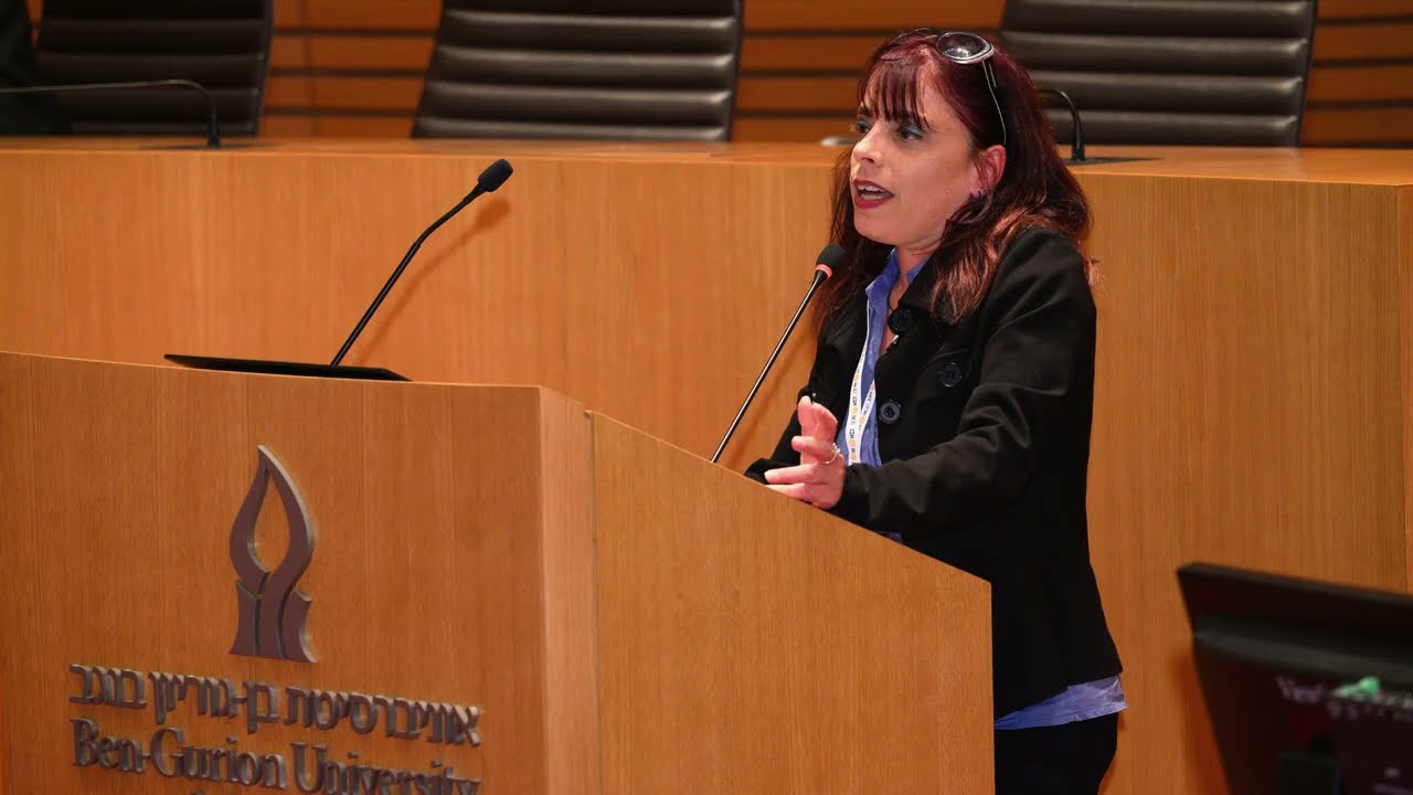 פרופ' הללי פינסון מסבירה ב 'שלושה שיודעים' על המורכבות של דור ה-Z